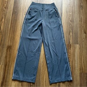 Athleta Venice Wide Leg Pants in Gray with white piping Size S